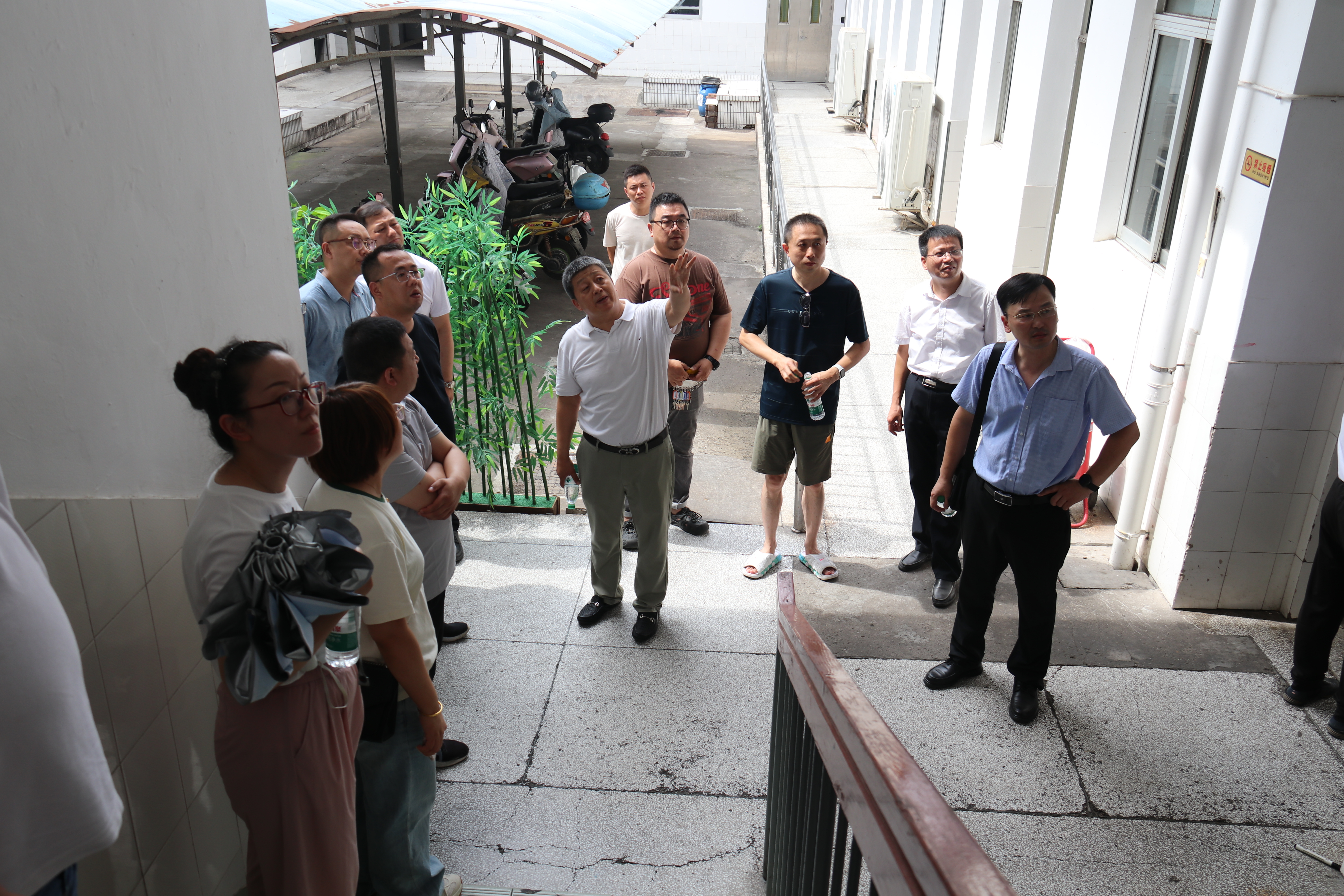 后勤人员暑期工作_校园后勤保障服务_学校工作推广简讯